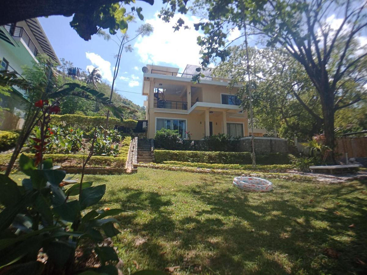 Amami Beachfront Villa With Private Beach Puerto Galera Εξωτερικό φωτογραφία
