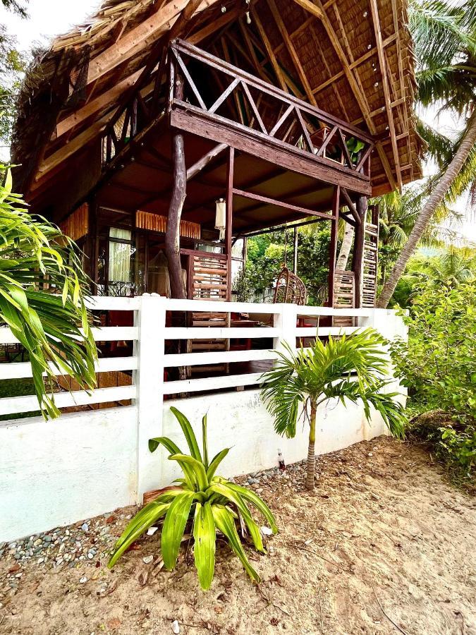 Amami Beachfront Villa With Private Beach Puerto Galera Εξωτερικό φωτογραφία