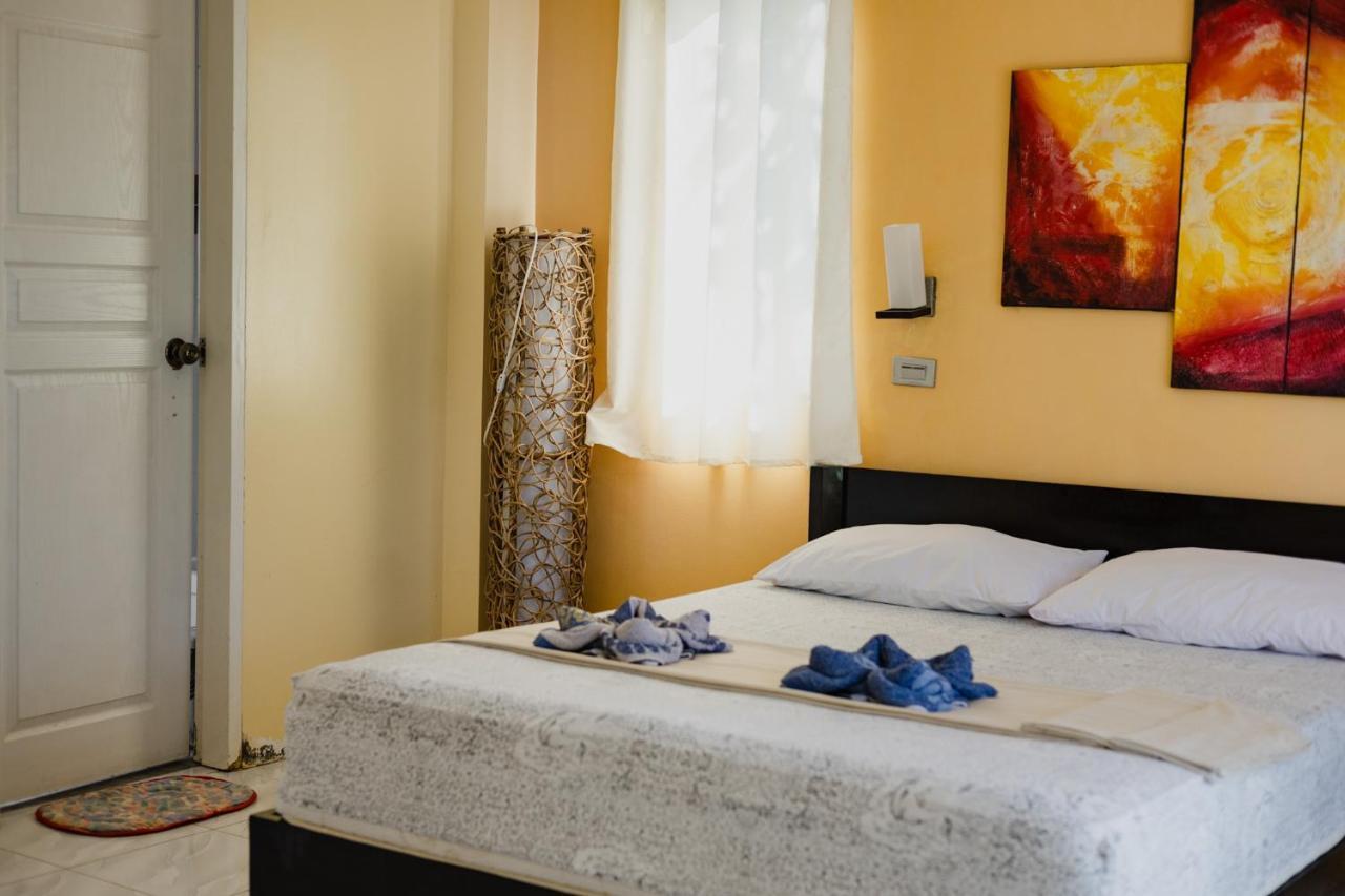 Amami Beachfront Villa With Private Beach Puerto Galera Εξωτερικό φωτογραφία