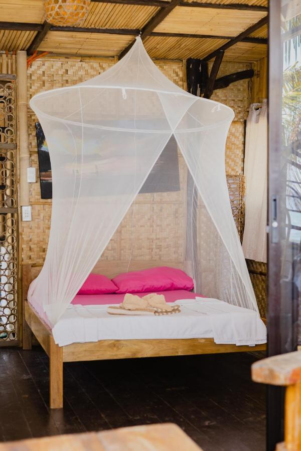 Amami Beachfront Villa With Private Beach Puerto Galera Εξωτερικό φωτογραφία