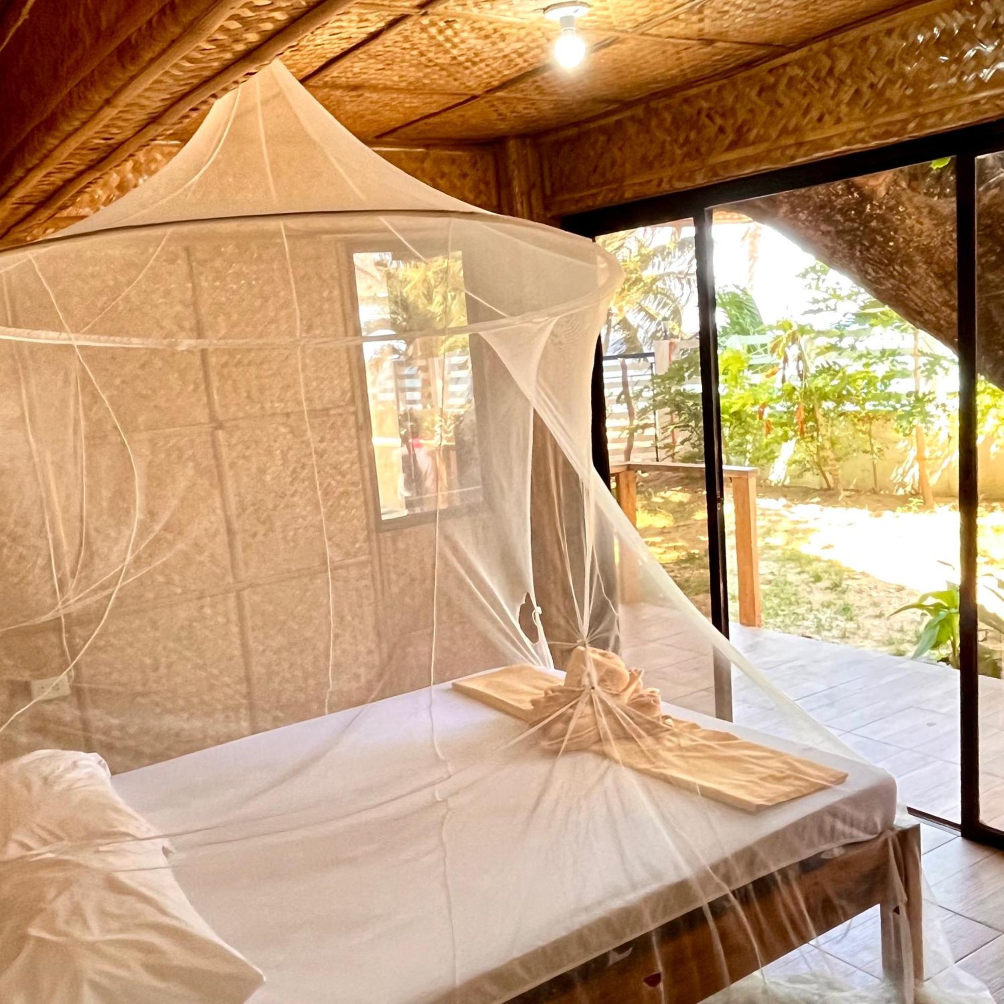 Amami Beachfront Villa With Private Beach Puerto Galera Εξωτερικό φωτογραφία
