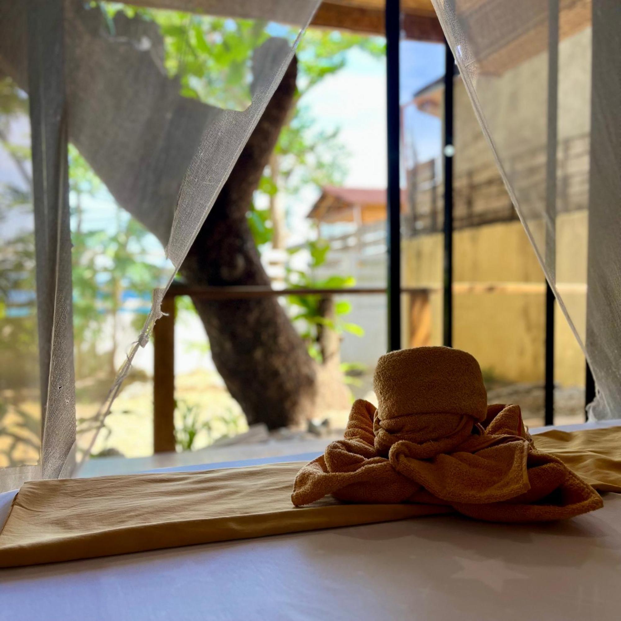 Amami Beachfront Villa With Private Beach Puerto Galera Εξωτερικό φωτογραφία