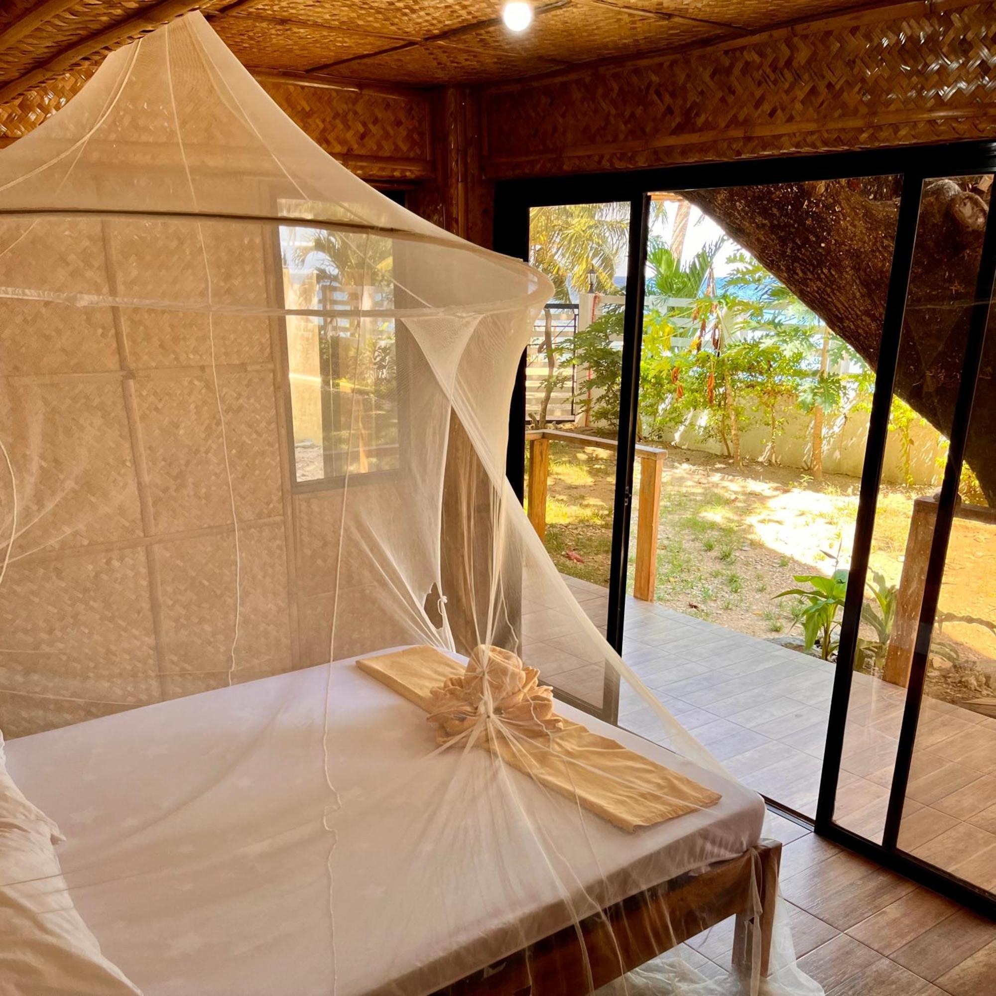 Amami Beachfront Villa With Private Beach Puerto Galera Εξωτερικό φωτογραφία